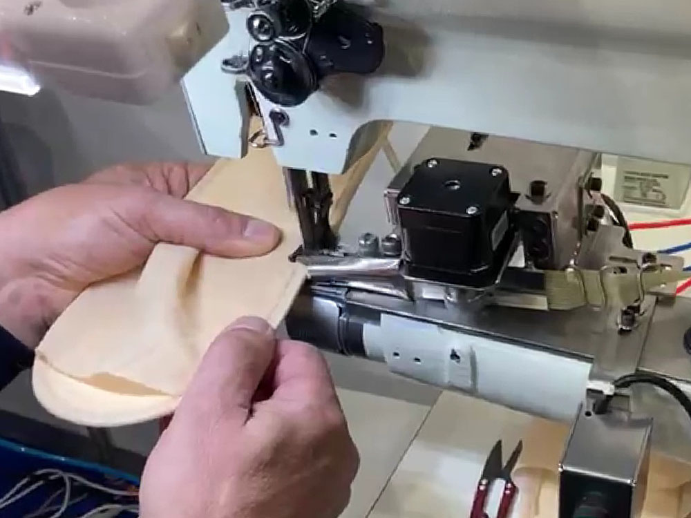 Рукавная швейная машина для окантовки и устройством обрезки окантовочной ленты AURORA A-8713D-V-TK (Прямой привод)