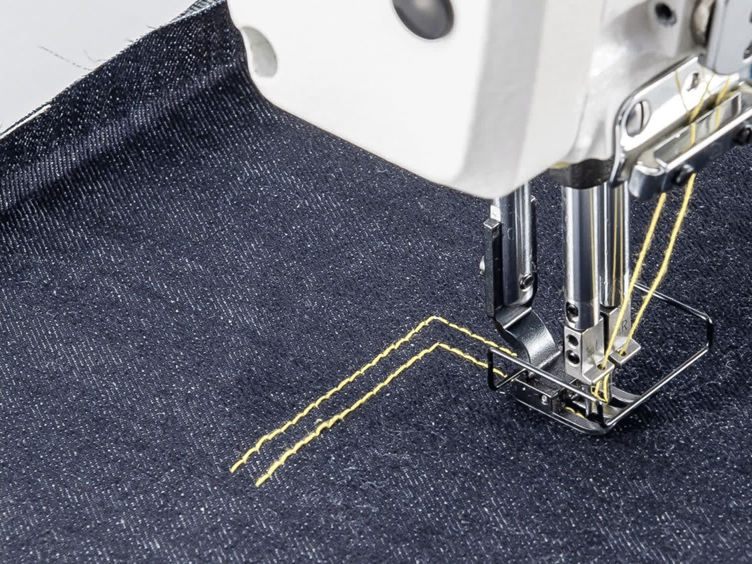 Двухигольная промышленная швейная машина Aurora Н-8752 (Автоматические функции, отключение игл, увеличенный челнок)