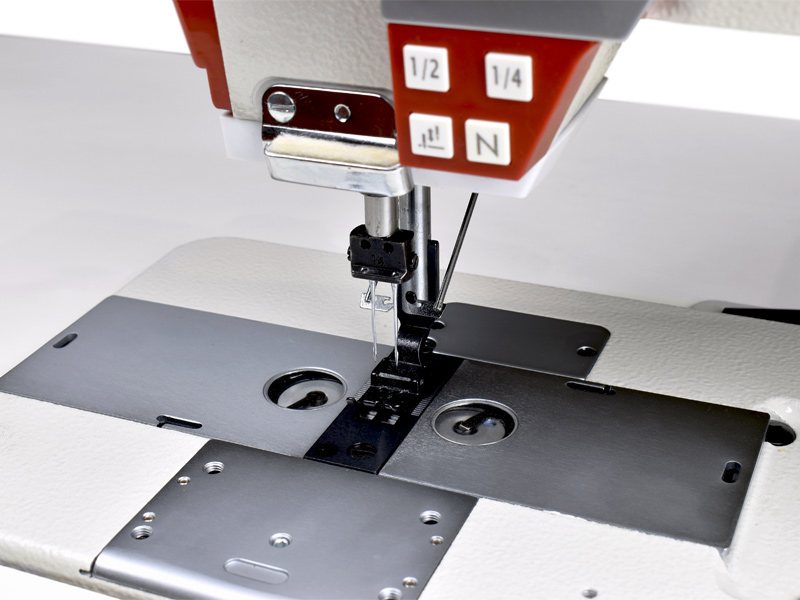 Двухигольная промышленная швейная машина Aurora A-3528 (Дизайнерские строчки)