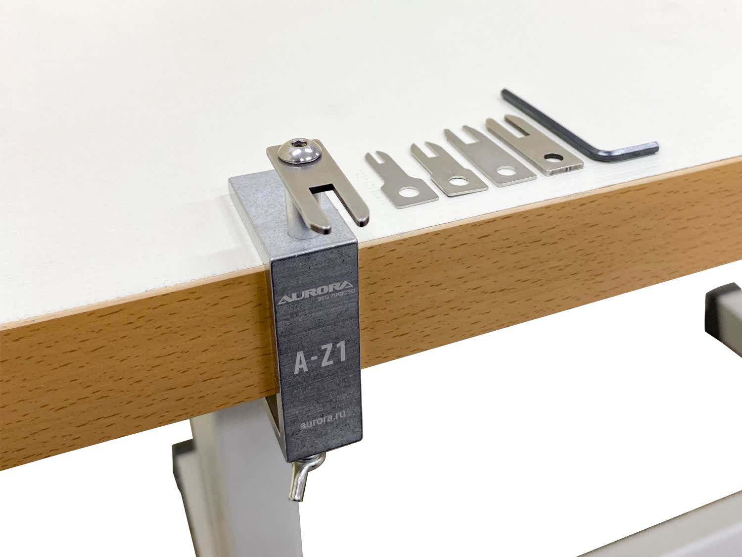 Приспособление для вдевания бегунка в молнию Aurora A-Z1