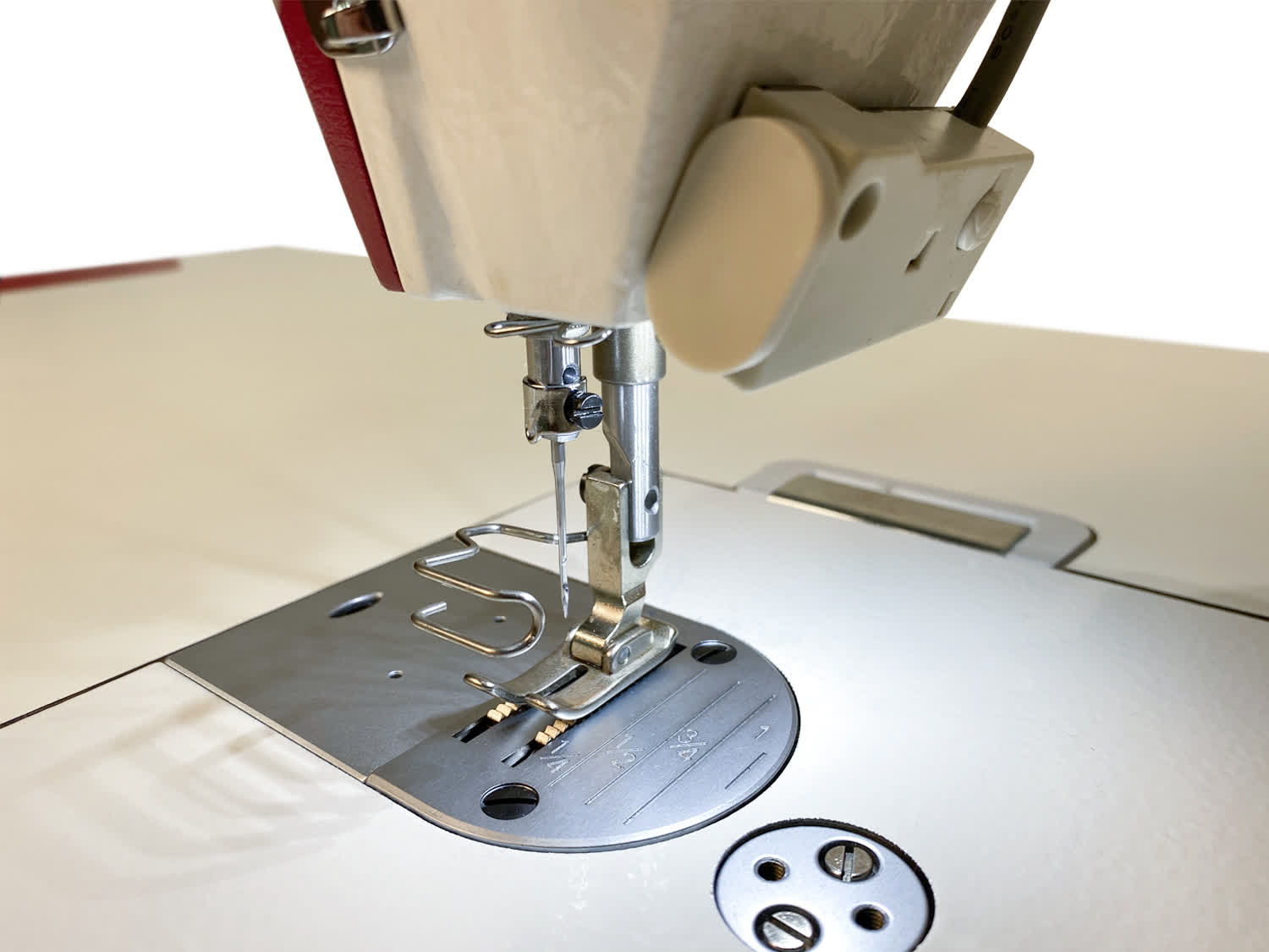 Прямострочная промышленная швейная машина Aurora S1-H для средних и тяжелых материалов (прямой привод, позиционер иглы)