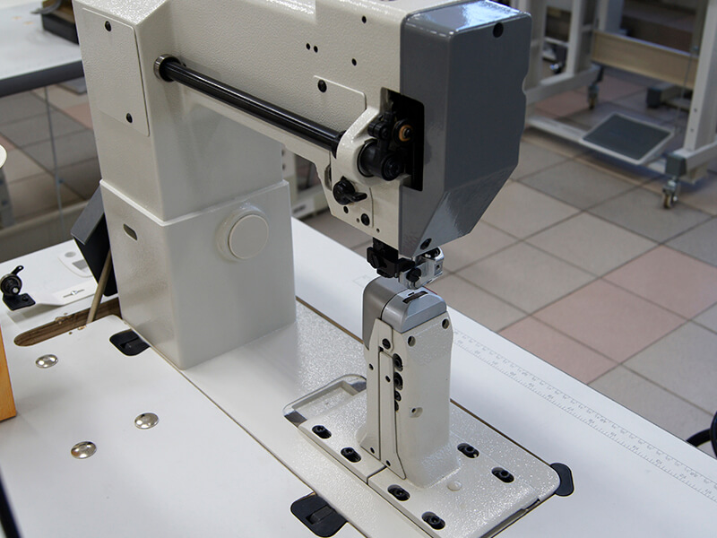 Колонковая швейная машина с 3-м продвижением A-8810 Aurora