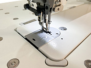 Промышленная швейная машина с шагающей лапкой и увеличенным вылетом рукава Aurora A-0302-560 (автоматические функции)