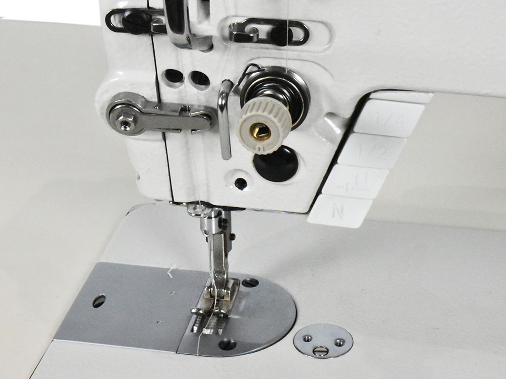 Прямострочная промышленная швейная машина с игольным продвижением Aurora A-5410NH (Дизайнерские строчки, два подвижных ножа, закрытая смазка)
