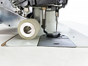 Прямострочная промышленная швейная машина с игольным продвижением и пуллером Aurora A-7220-P (увеличенный челнок)